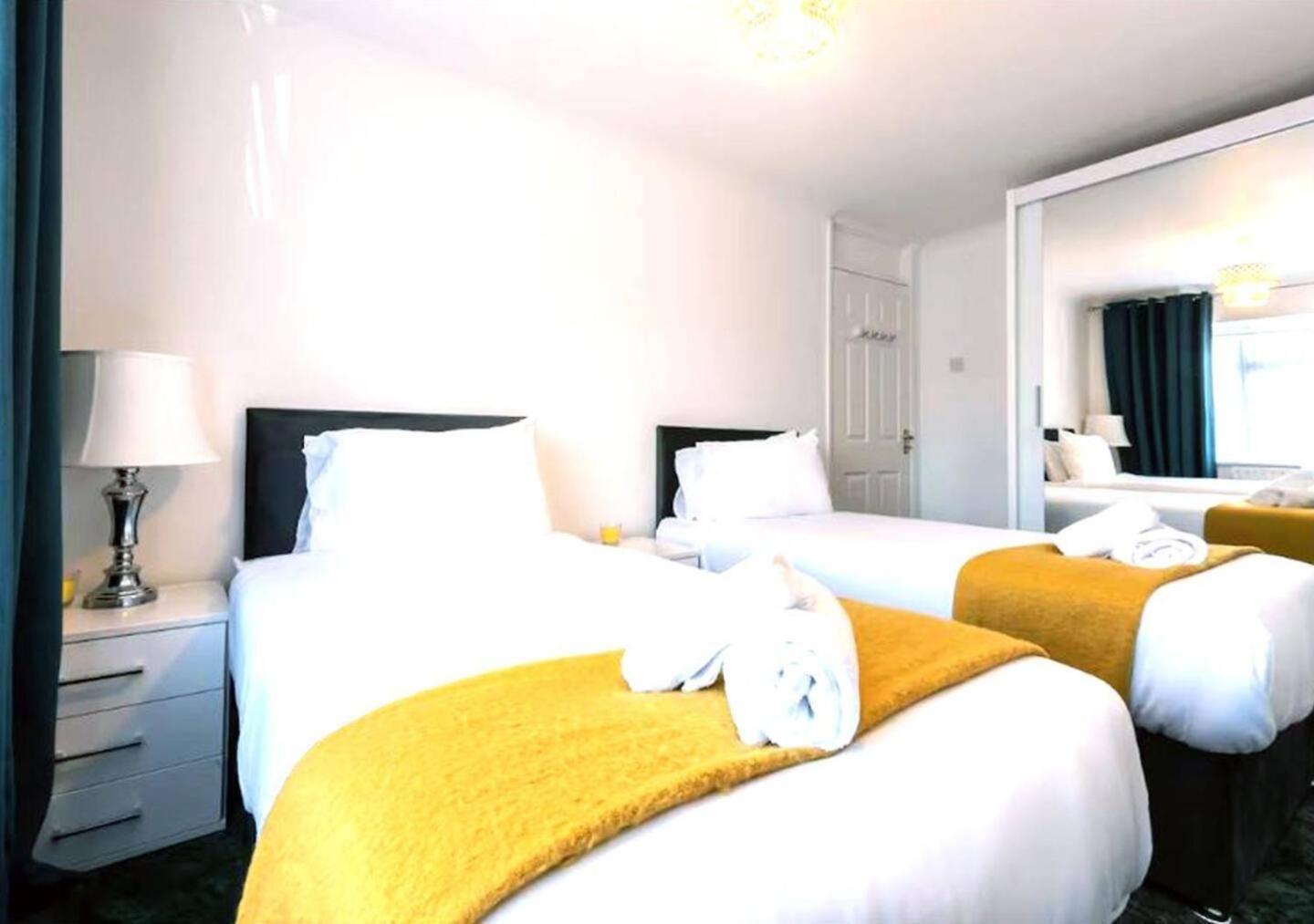 Reading - 3-Bed House - Sleeps 6 - Garden - Wifi Luaran gambar