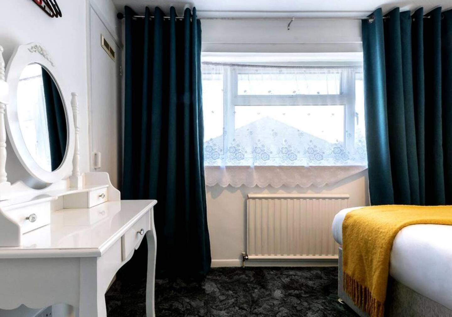 Reading - 3-Bed House - Sleeps 6 - Garden - Wifi Luaran gambar