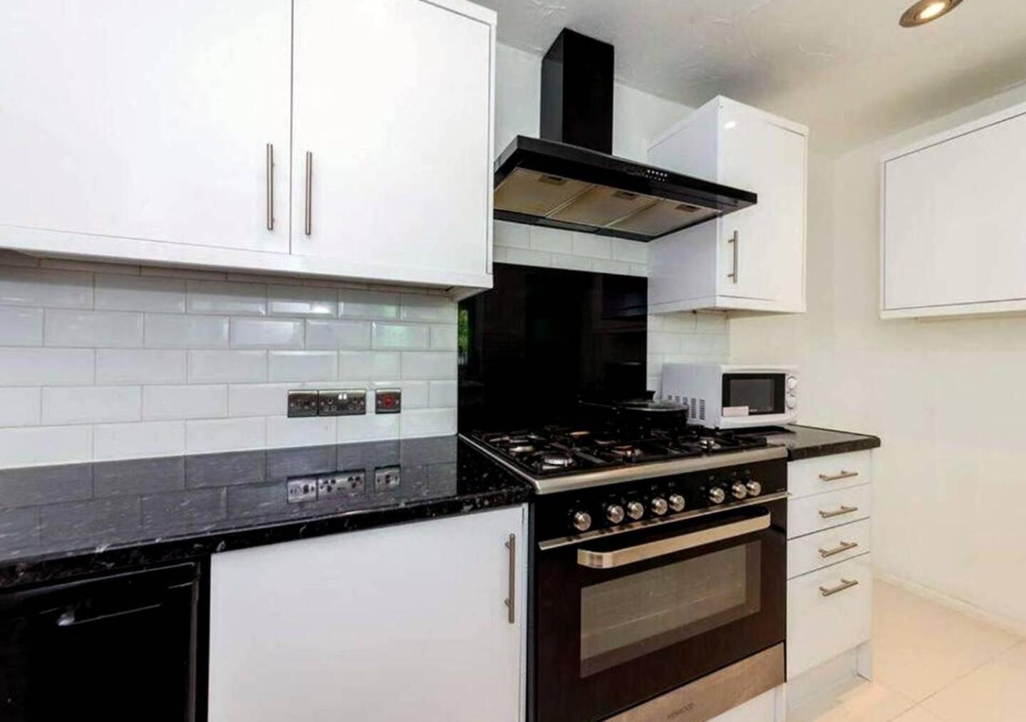 Reading - 3-Bed House - Sleeps 6 - Garden - Wifi Luaran gambar